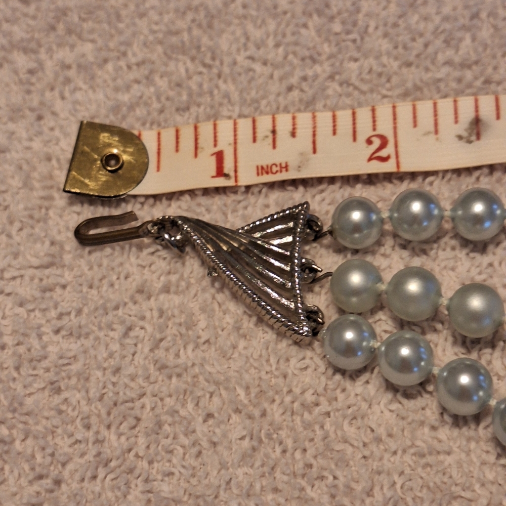 Vintage Elegant Silver/Blue Pearl Necklace - Picture 5 of 10